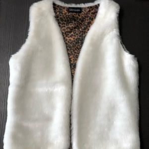 GIRLS VEST FAUX FUR OFF WHITE - LILIMOON SIZE 8-10 YEARS OLD